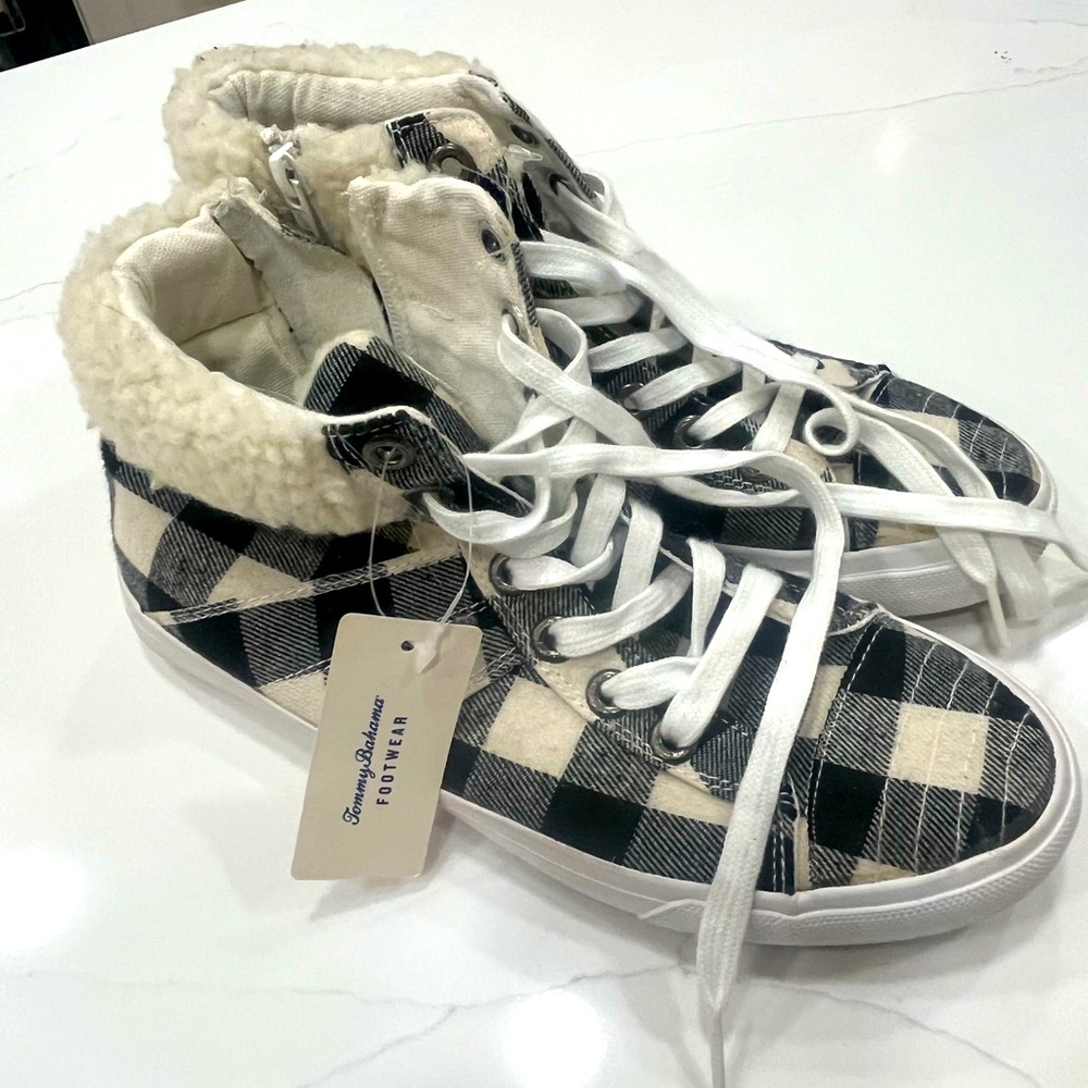 🏝️NEW🏝️- Tommy Bahama Women’s Shoes - Size 7.5